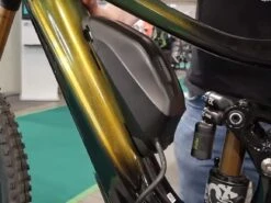 Giant - Batterie Additionnelle EnergyPak Plus 250 Wh -Magasin De Vélos giant energypak plus range extender 250 wh port de charge 3840x2160